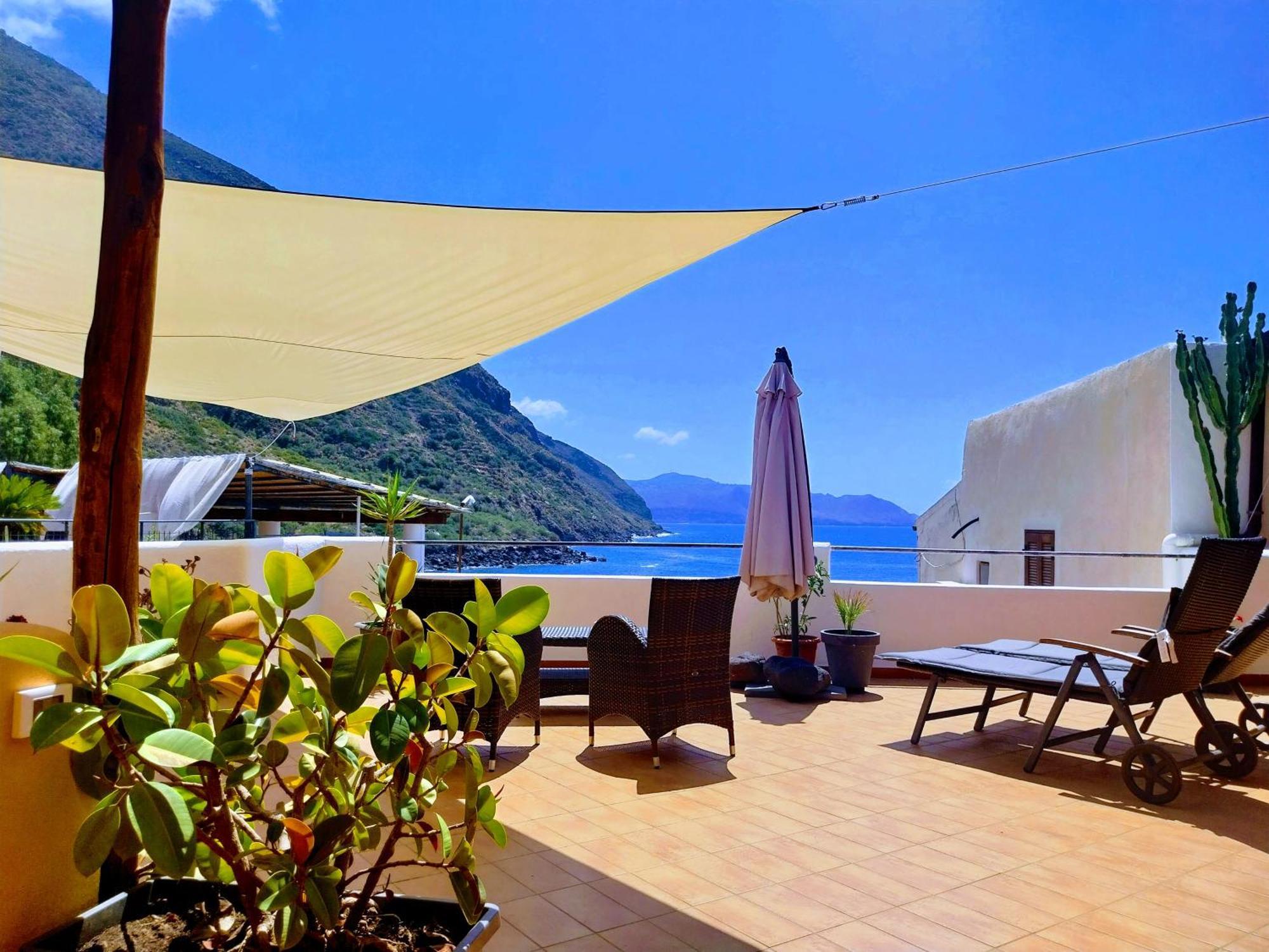 Albergo Seaside Leni Eksteriør billede