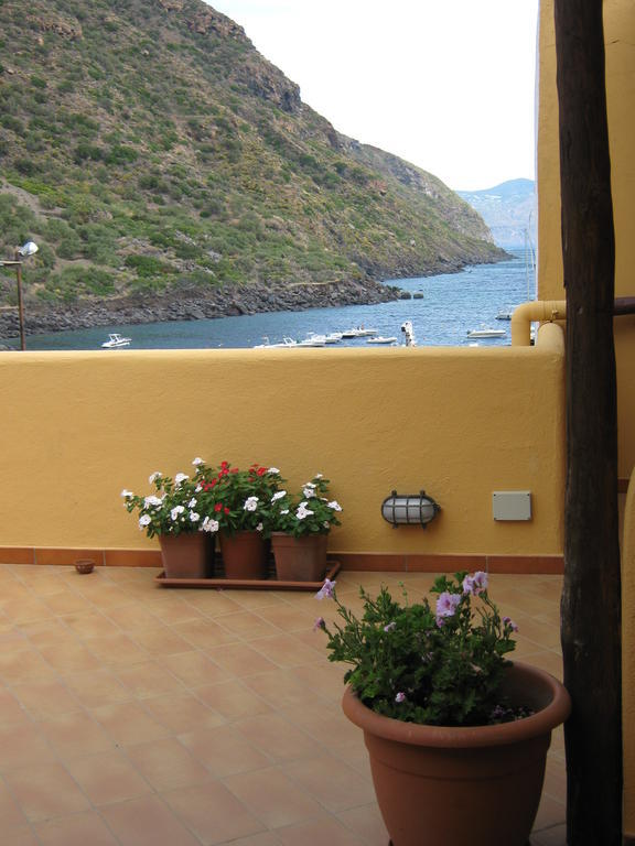 Albergo Seaside Leni Eksteriør billede