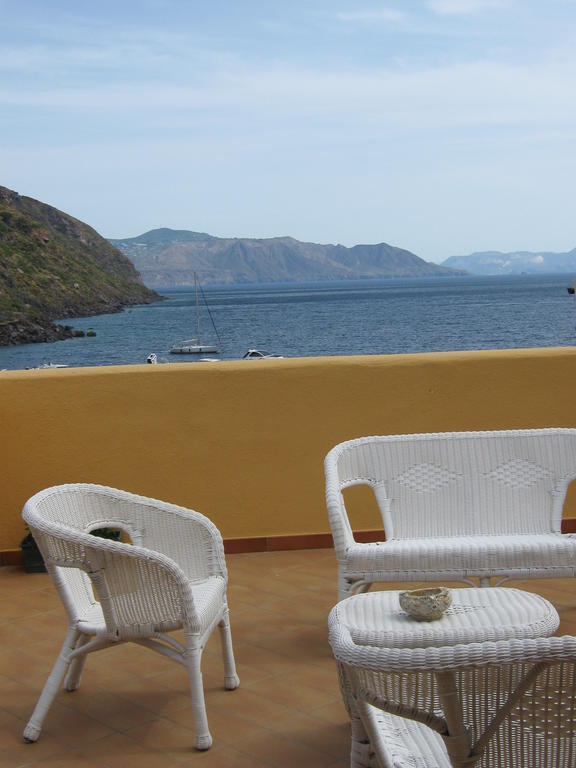 Albergo Seaside Leni Eksteriør billede