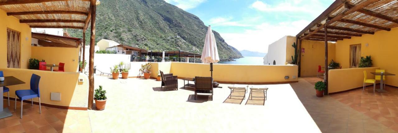 Albergo Seaside Leni Eksteriør billede