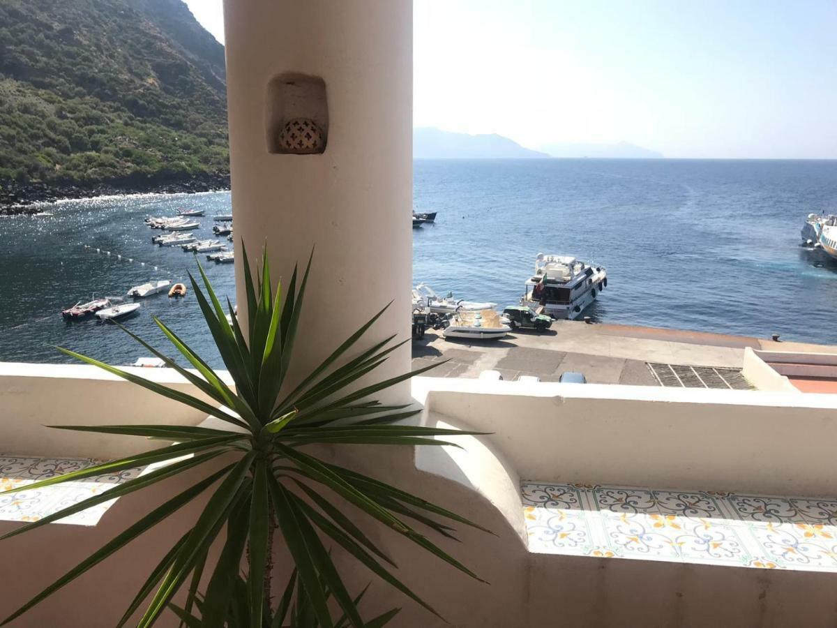 Albergo Seaside Leni Eksteriør billede